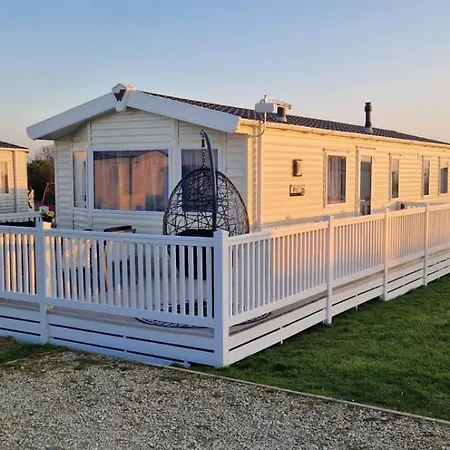 ホリデーパーク Holidaylet 24 Bude Newperran Cubert